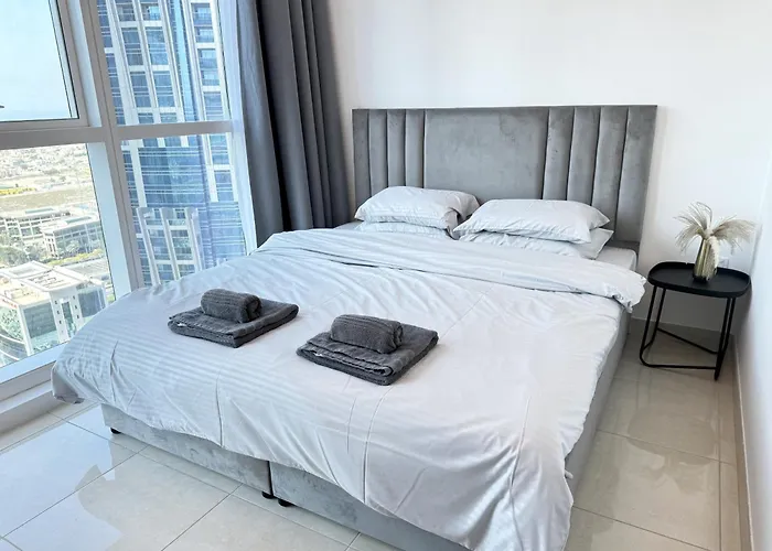 Deluxe Apartment With Panoramic View Near Metro