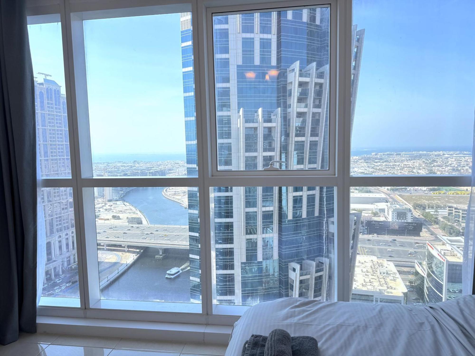 Deluxe With Panoramic View Near Metro شقة دبي