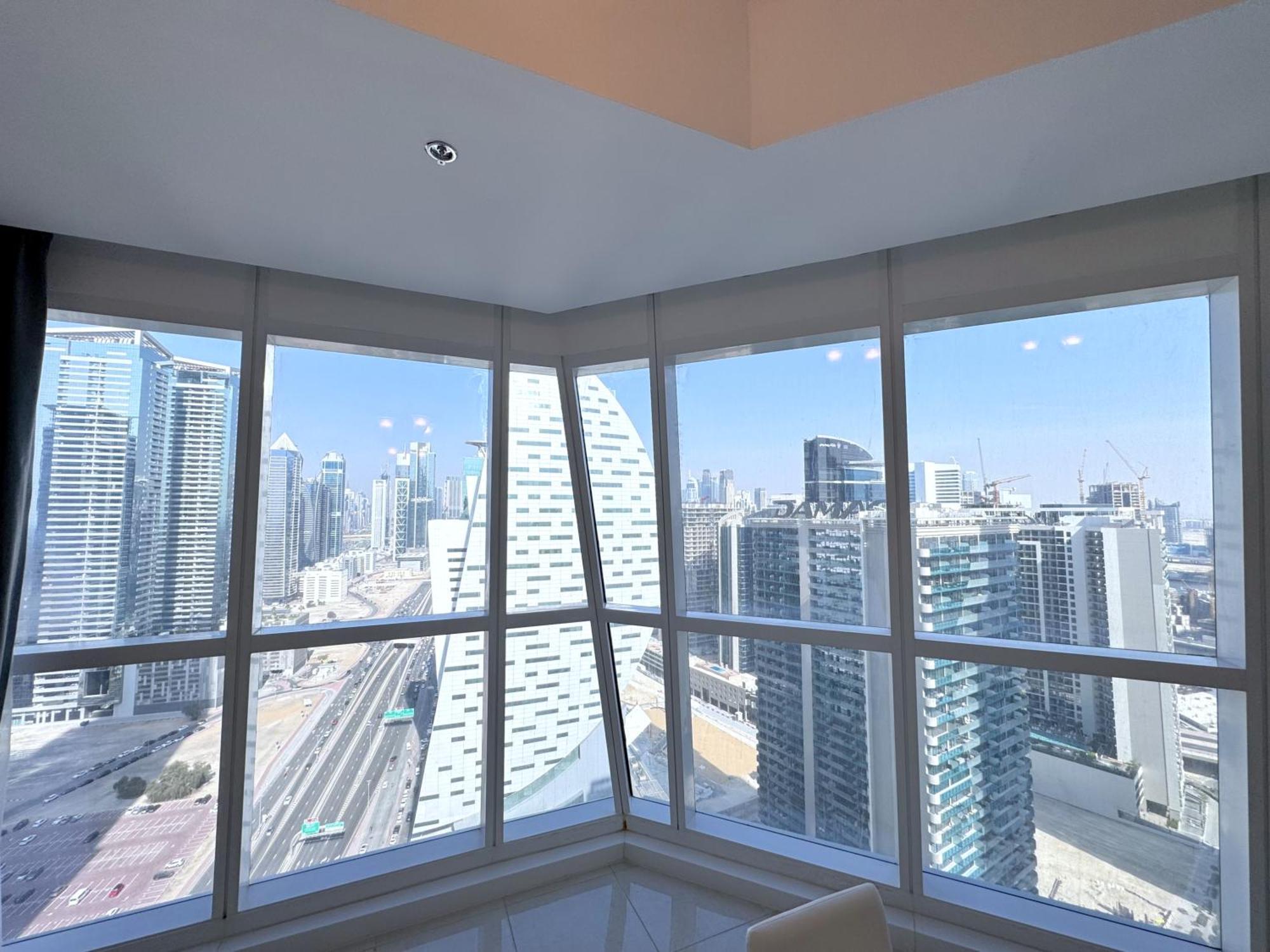 Deluxe With Panoramic View Near Metro * دبي